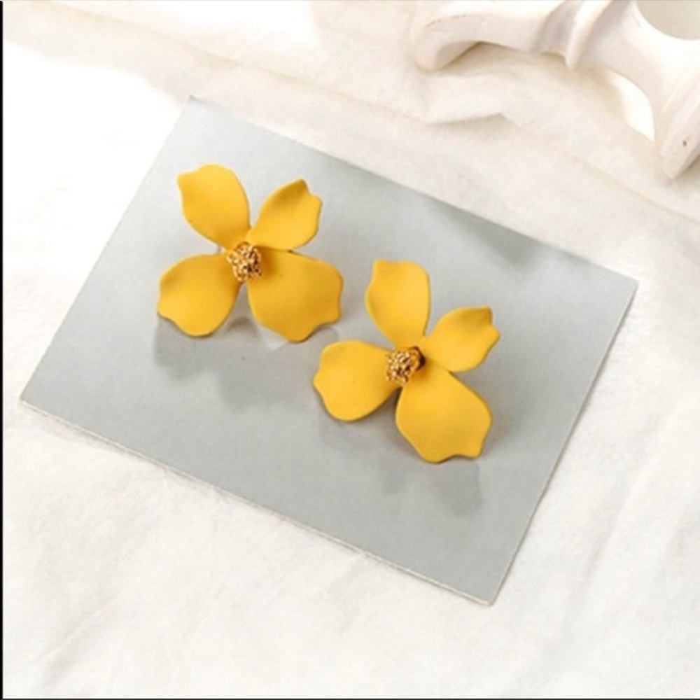 Anthropologie Matte Yellow Gold Center Orchid Flower Studs (92)